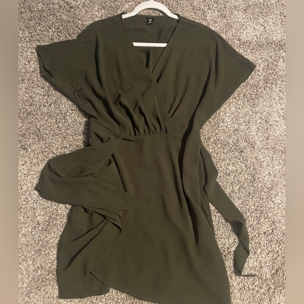 Dress - Picture 6 of 7